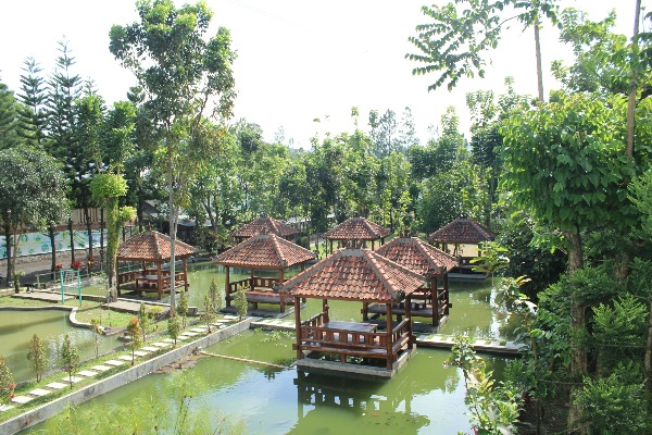 Lingkungan asri & sejuk - SMP Bina Insan Boarding School